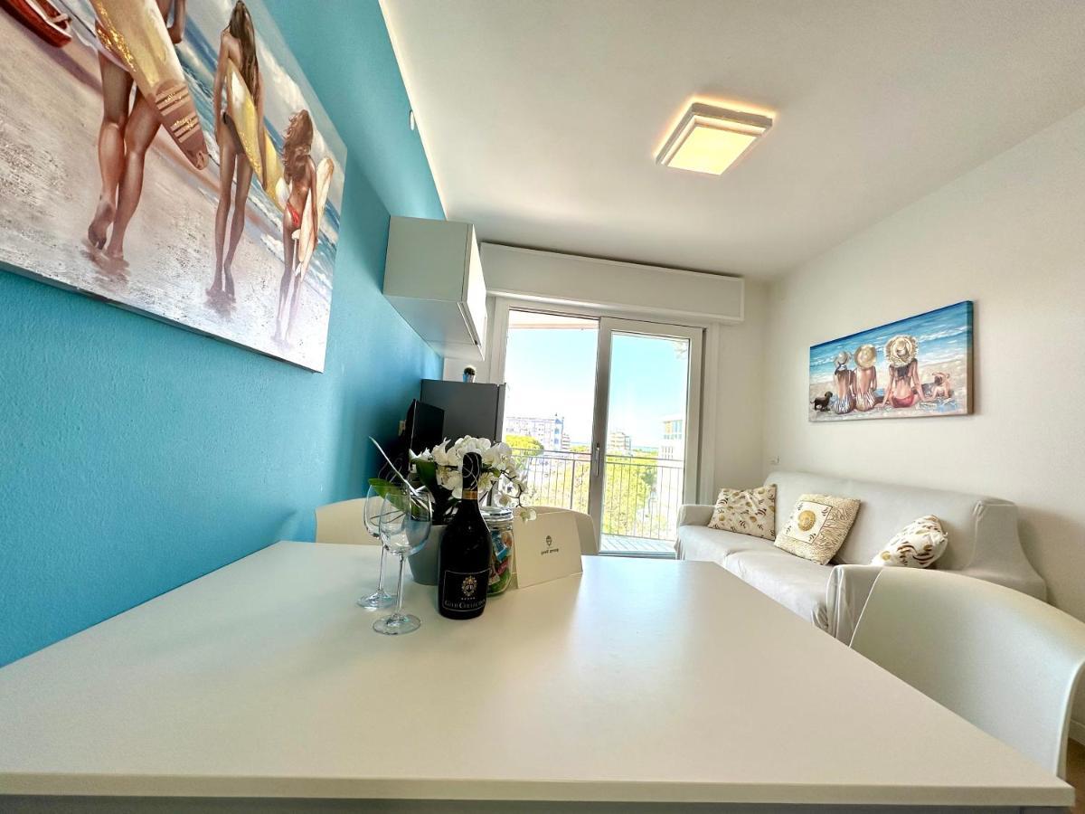 Beach Front Apartment Sabbiadoro لينانو سابيادورو المظهر الخارجي الصورة