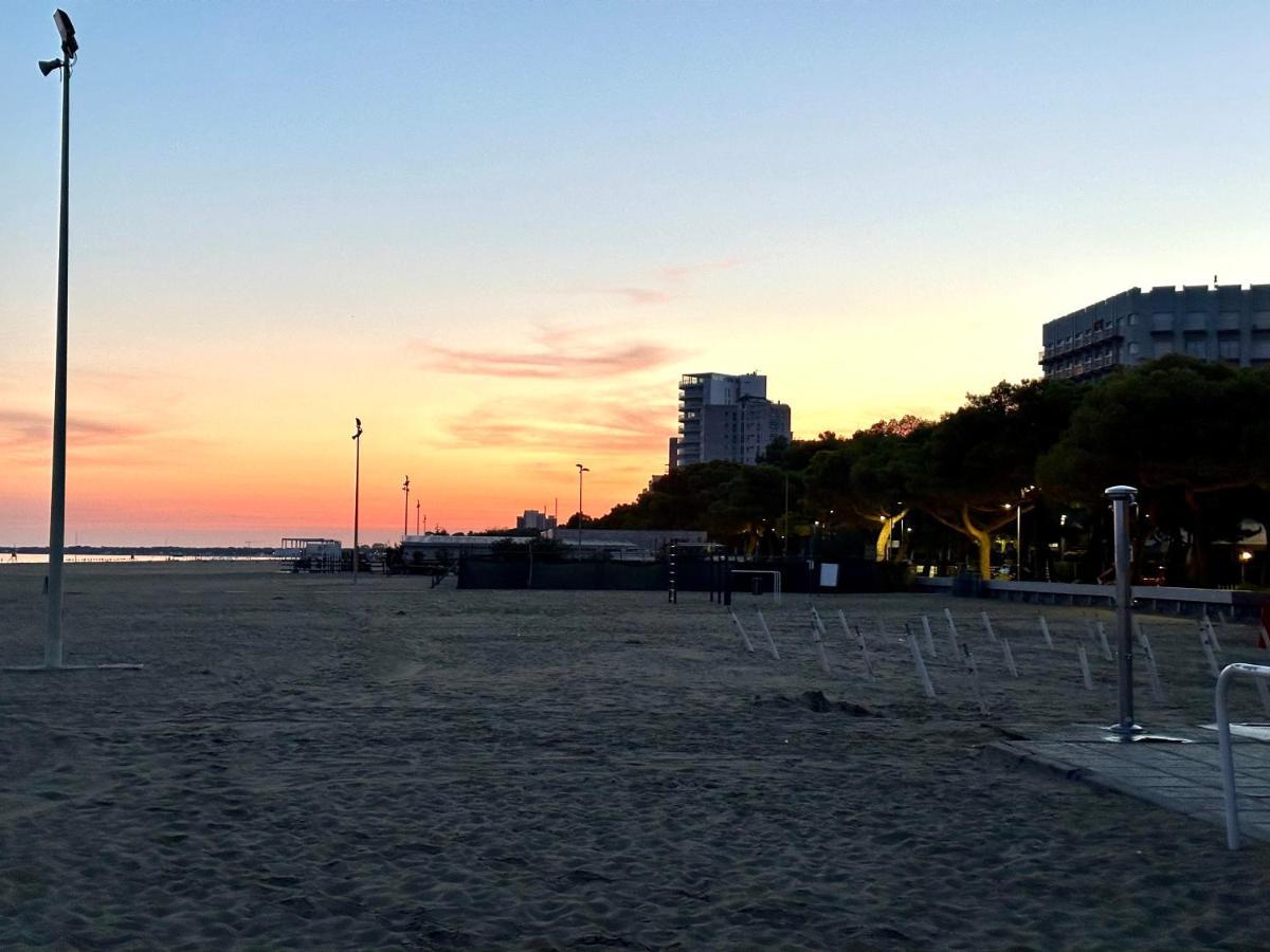Beach Front Apartment Sabbiadoro لينانو سابيادورو المظهر الخارجي الصورة