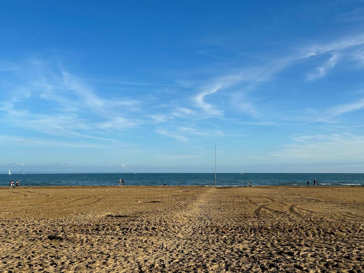Beach Front Apartment Sabbiadoro لينانو سابيادورو المظهر الخارجي الصورة